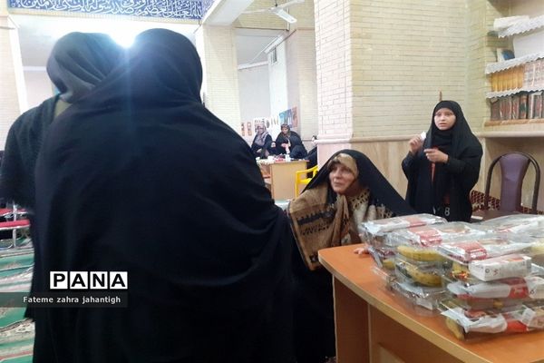 تقدیر و یادبود از خانواده های شهید در مسجد سرچشمه شهرستان پیشوا