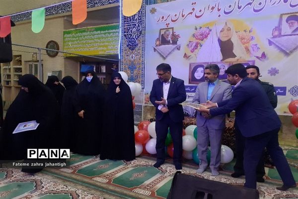 تقدیر و یادبود از خانواده های شهید در مسجد سرچشمه شهرستان پیشوا