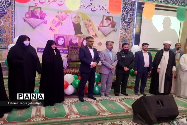 تقدیر و یادبود از خانواده های شهید در مسجد سرچشمه شهرستان پیشوا