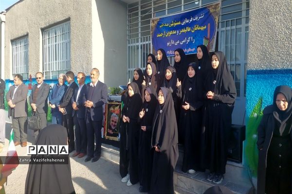 نواختن زنگ مقاومت و بصیرت در دبستان شهید خاکشور زیارت شهرستان شیروان