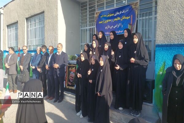 نواختن زنگ مقاومت و بصیرت در دبستان شهید خاکشور زیارت شهرستان شیروان