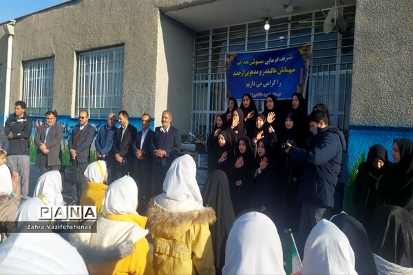 نواختن زنگ مقاومت و بصیرت در دبستان شهید خاکشور زیارت شهرستان شیروان