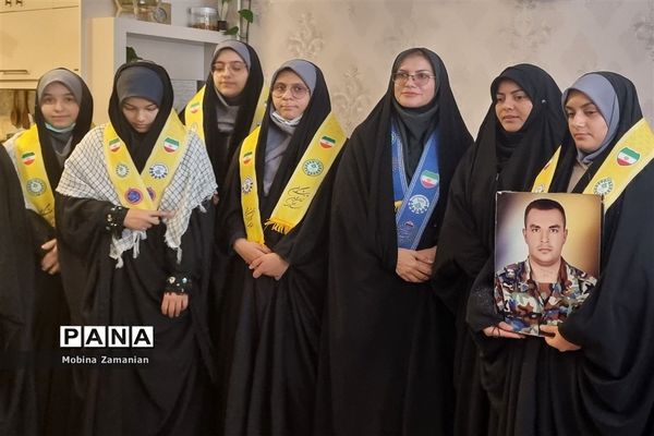 دیدار مسئولان پرورشی ناحیه شش مشهد مقدس با خانواده شهید مدافع حرم جاوید یوسفی