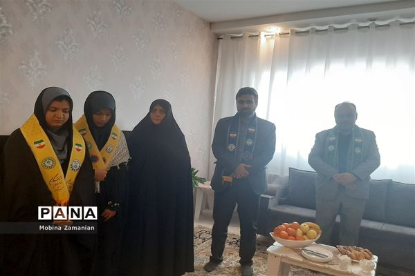 دیدار مسئولان پرورشی ناحیه شش مشهد مقدس با خانواده شهید مدافع حرم جاوید یوسفی