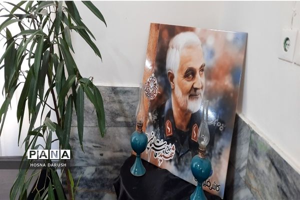 نواختن زنگ ایثار در دبستان شهدای فرهنگی