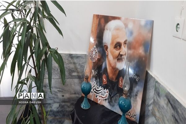 نواختن زنگ ایثار در دبستان شهدای فرهنگی