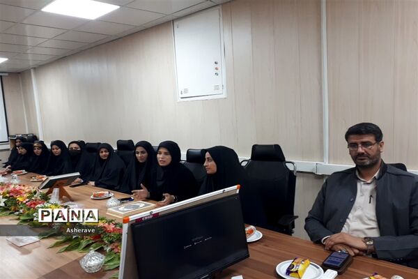 تقدیر از بانوان شاغل در مدیریت آموزش و پرورش شهرستان شادگان به‌مناسبت سالروز میلاد حضرت فاطمه (س) و روز زن