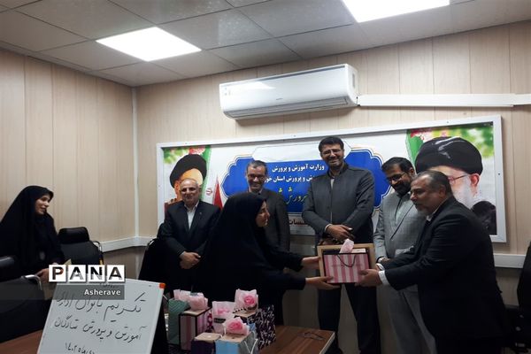 تقدیر از بانوان شاغل در مدیریت آموزش و پرورش شهرستان شادگان به‌مناسبت سالروز میلاد حضرت فاطمه (س) و روز زن