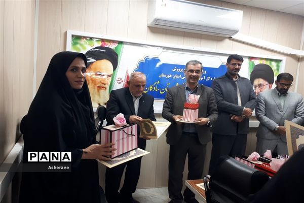 تقدیر از بانوان شاغل در مدیریت آموزش و پرورش شهرستان شادگان به‌مناسبت سالروز میلاد حضرت فاطمه (س) و روز زن