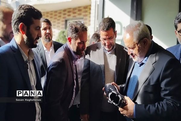 بازدید وزیر صنعت،معدن و تجارت از واحدهای صنعتی اسلامشهر