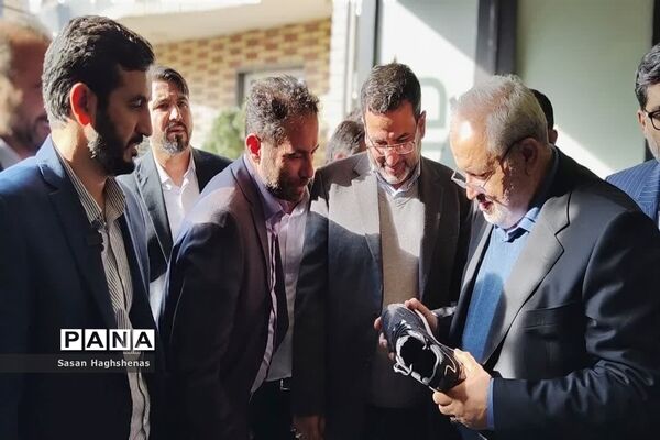 بازدید وزیر صنعت،معدن و تجارت از واحدهای صنعتی اسلامشهر