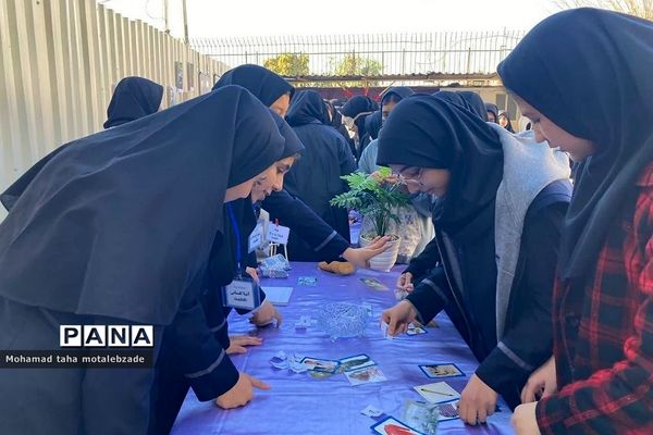 جشنواره زبان انگلیسی در آموزشگاه حکمت نبوی ناحیه دو شهرری