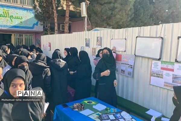 جشنواره زبان انگلیسی در آموزشگاه حکمت نبوی ناحیه دو شهرری