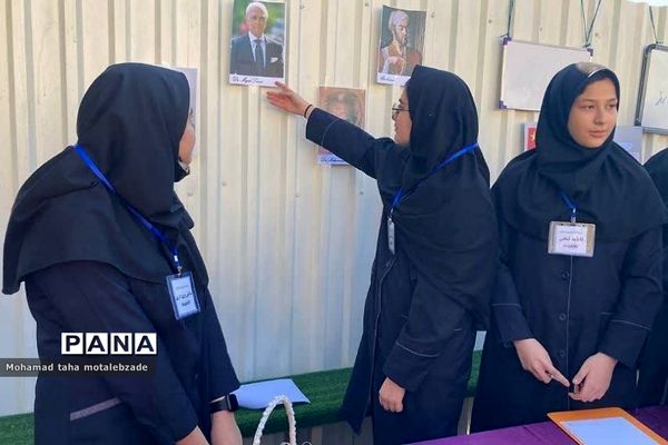 جشنواره زبان انگلیسی در آموزشگاه حکمت نبوی ناحیه دو شهرری