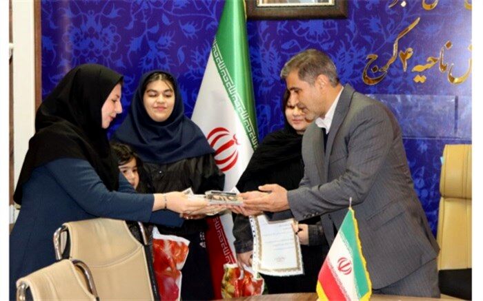 تقدیر از نفرات برتر مسابقات ملی دانش‌آموزان حافظ خوان