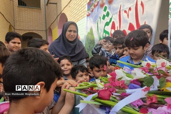 وداع با شهید گمنام در دبستان حافظ بوشهر