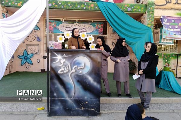 مسابقه کتابخوانی مادر و دختری در دبیرستان حاج علی اکبر گراشی ناحیه 3 شیراز