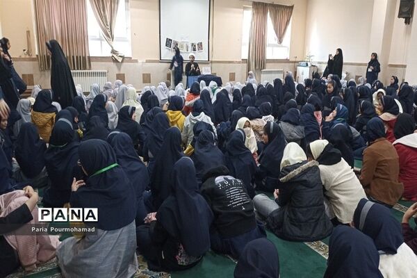 مراسم بزرگداشت حاج قاسم سلیمانی در مدرسه کوثر ناحیه 2 مشهد