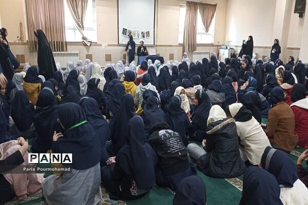 مراسم بزرگداشت حاج قاسم سلیمانی در مدرسه کوثر ناحیه 2 مشهد