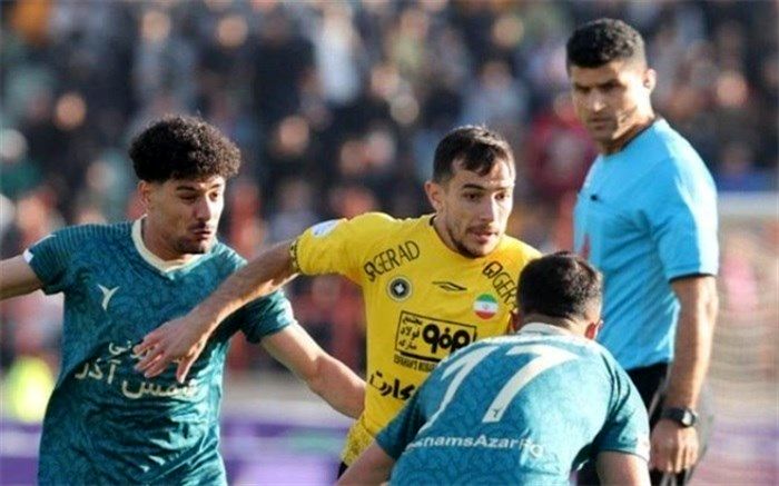 شکایت سپاهان از داور و کمک‌داور بازی با شمس‌آذر