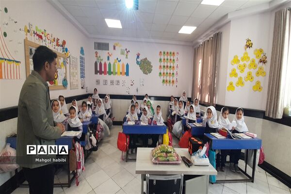 بازدید و تجربه‌گردانی مدیران شهرستان صالح آباد  ازفعالیت‌های دبستان عذرا پور شهریاری