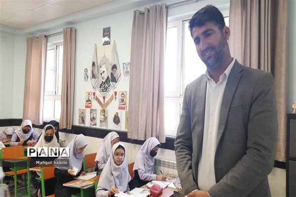 بازدید و تجربه‌گردانی مدیران شهرستان صالح آباد  ازفعالیت‌های دبستان عذرا پور شهریاری