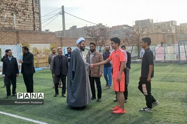 آیین افتتاح زمین چمن مصنوعی هنرستان امام خمینی(ره) خیرآباد در شهرستان ورامین