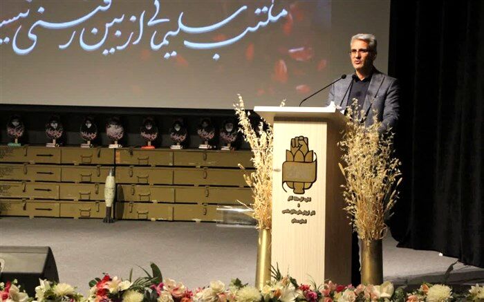 معلمان، مروج خودباوری و خودتوسعه‌گری در مدارس باشند