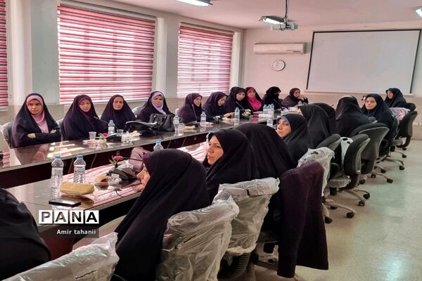 برگزاری جلسه تکریم بانوان اداری آموزش و پرورش منطقه۱۸