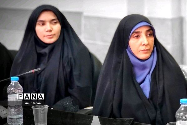برگزاری جلسه تکریم بانوان اداری آموزش و پرورش منطقه۱۸