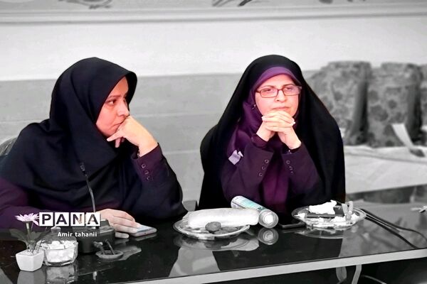 برگزاری جلسه تکریم بانوان اداری آموزش و پرورش منطقه۱۸