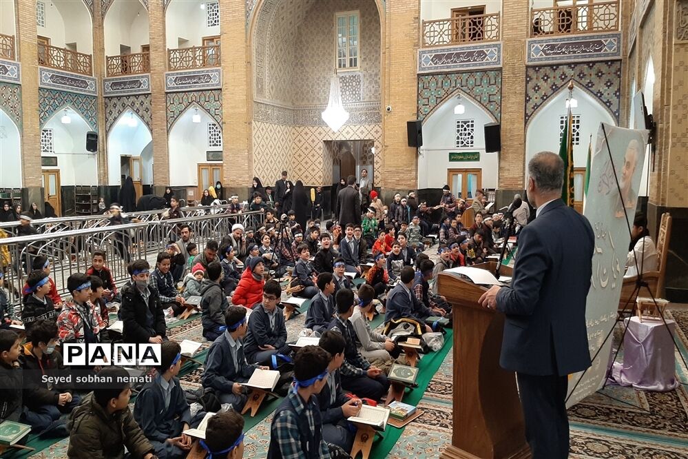 محفل انس با قرآن کریم در محل  دارالقرآن کریم استان قدس رضوی