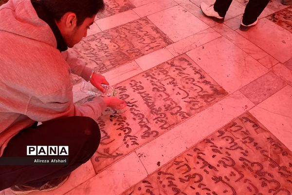 تجدید میثاق دانش‌آموزان ناحیه چهار قم با آرمان‌های شهدا