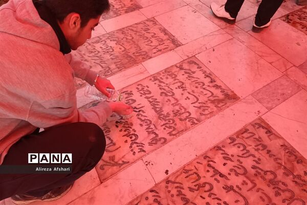 تجدید میثاق دانش‌آموزان ناحیه چهار قم با آرمان‌های شهدا