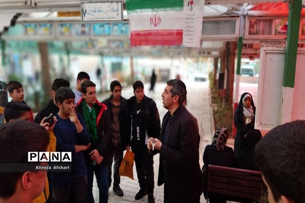 تجدید میثاق دانش‌آموزان ناحیه چهار قم با آرمان‌های شهدا