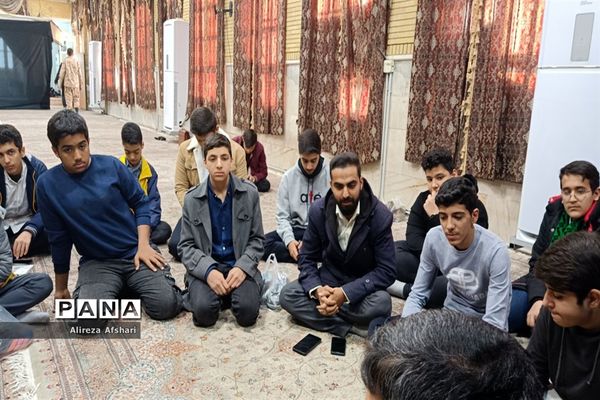 تجدید میثاق دانش‌آموزان ناحیه چهار قم با آرمان‌های شهدا