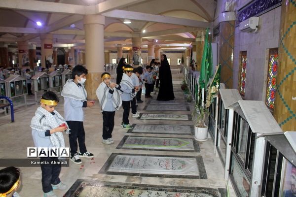 تجدید میثاق دانش‌آموزان با شهدا در بوشهر