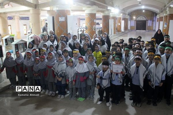 تجدید میثاق دانش‌آموزان با شهدا در بوشهر
