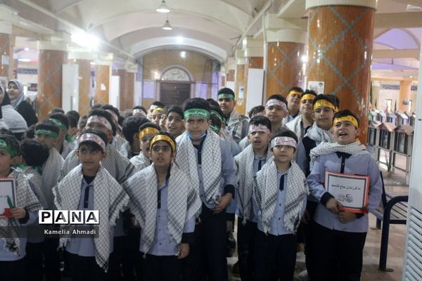 تجدید میثاق دانش‌آموزان با شهدا در بوشهر