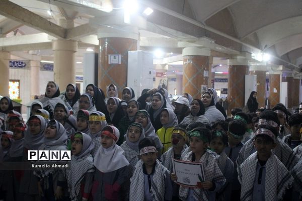 تجدید میثاق دانش‌آموزان با شهدا در بوشهر