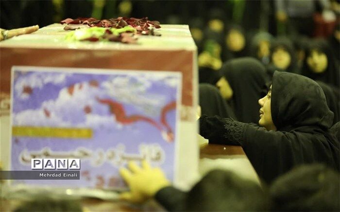 مراسم ‌وداع با پیکر دانشجومعلم شهیده فائزه رحیمی برگزار شد