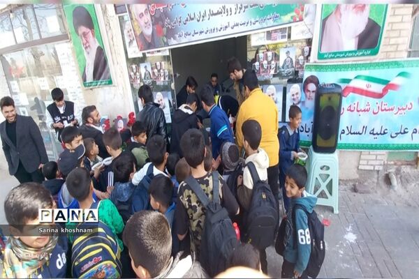 برپایی ایستگاه صلواتی  سربازان حاج قاسم توسط دبیرستان پسرانه امام علی (ع)
