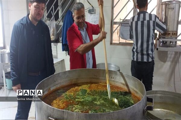 برپایی ایستگاه صلواتی  سربازان حاج قاسم توسط دبیرستان پسرانه امام علی (ع)