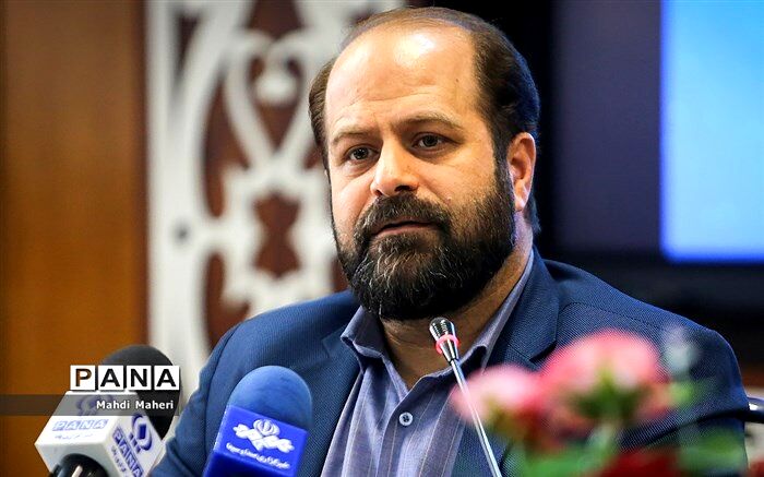 معلمان باید پیش‌قراول علم و دانش روز باشند