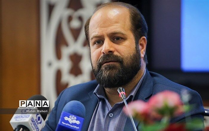 معلمان باید پیش‌قراول علم و دانش روز باشند