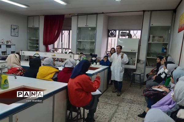 بازدید علمی دانش آموزان دبستان لطیفه از پژوهش سرای رازی ناحیه ۷