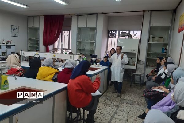 بازدید علمی دانش آموزان دبستان لطیفه از پژوهش سرای رازی ناحیه ۷