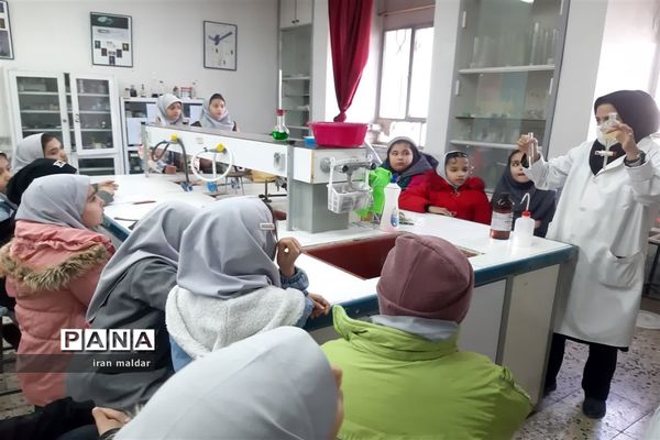 بازدید علمی دانش آموزان دبستان لطیفه از پژوهش سرای رازی ناحیه ۷