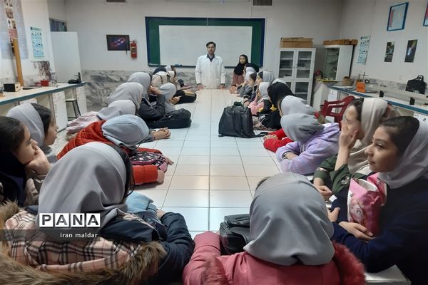 بازدید علمی دانش آموزان دبستان لطیفه از پژوهش سرای رازی ناحیه ۷