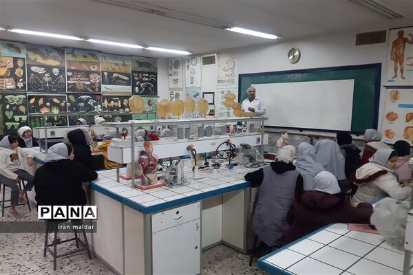 بازدید علمی دانش آموزان دبستان لطیفه از پژوهش سرای رازی ناحیه ۷